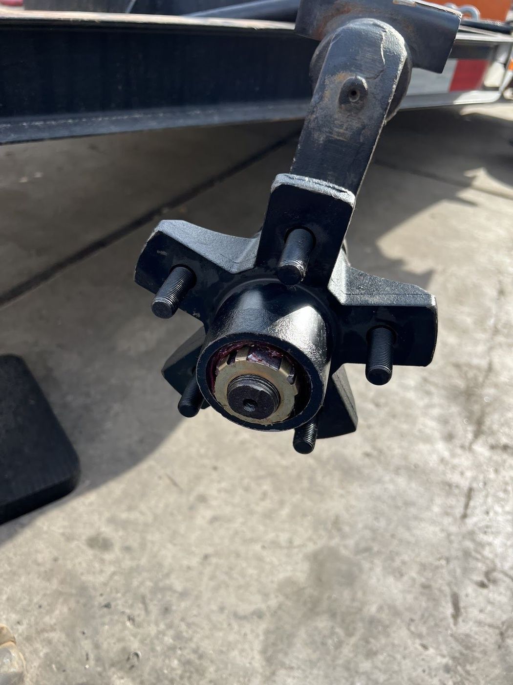 New trailer axle spindle and hub assembly
